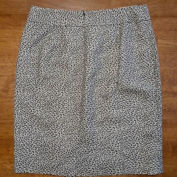 Ann Taylor Loft Brown Tan Animal Print Pencil Skirt Size 2 Petite - Picture 2 of 5